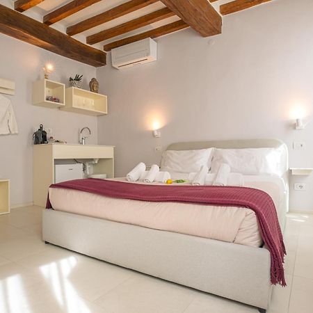 Glam Parma Hotel ภายนอก รูปภาพ